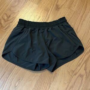 Lululemon Tracker Short IV size 6 Olive Green/army green